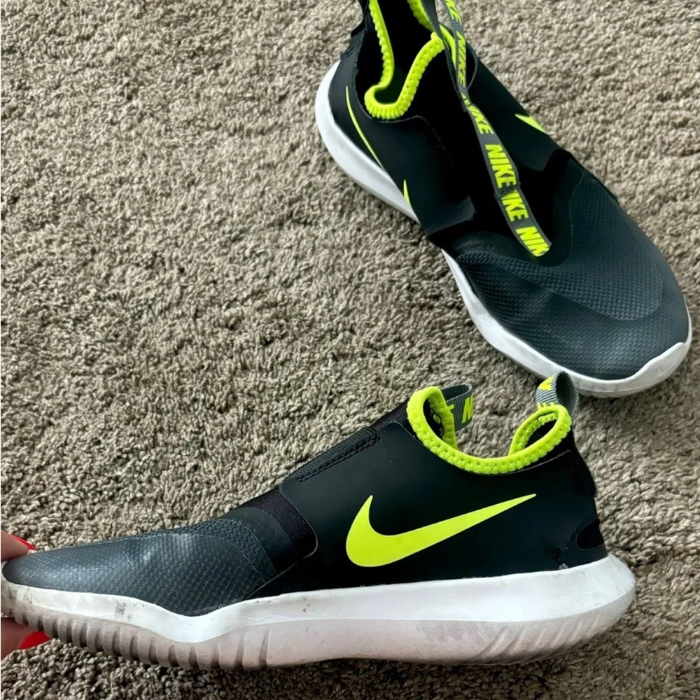 flex runner sneakers
